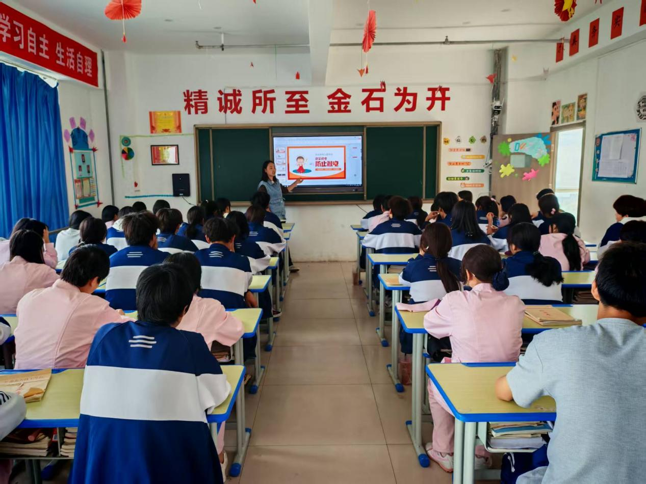 家校共育・赋能成长 | 成长路上，我们并肩同行